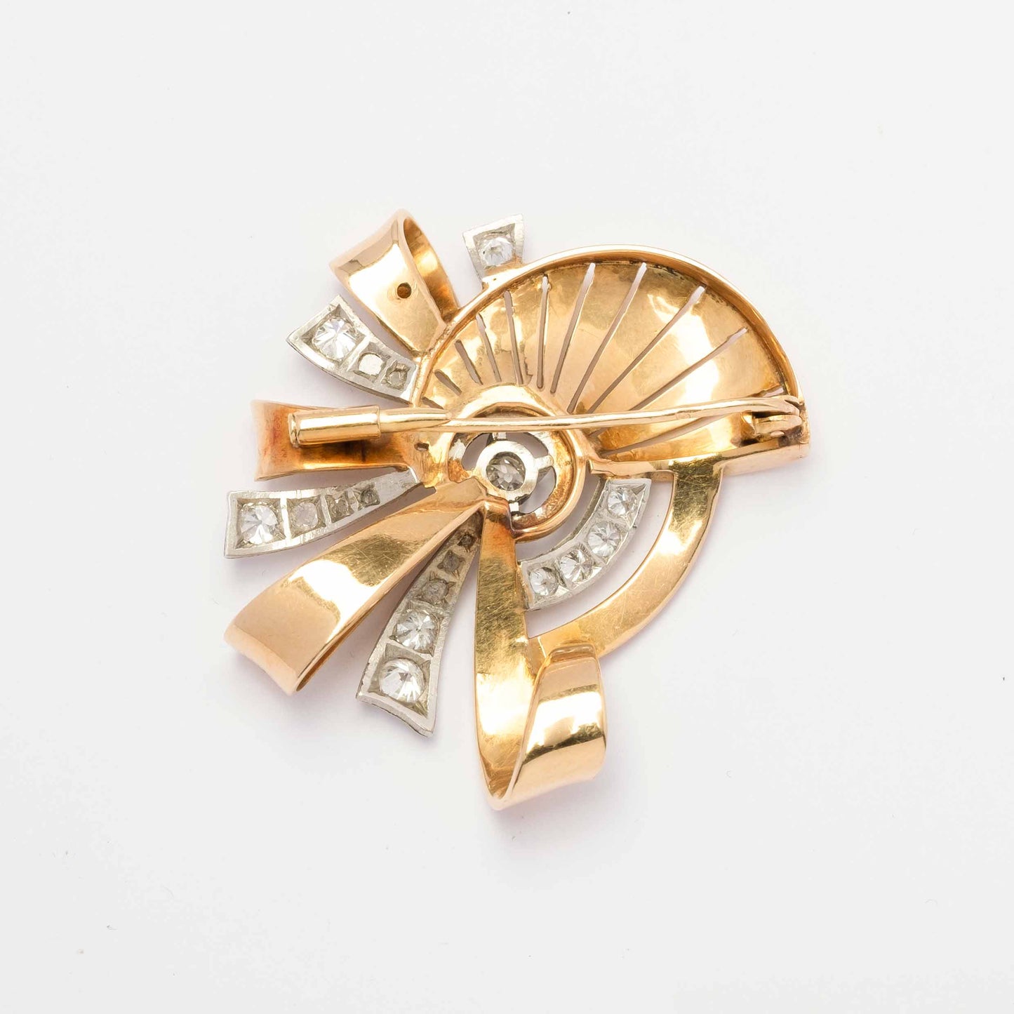 1940s period brooch in gold, platinum and diamonds