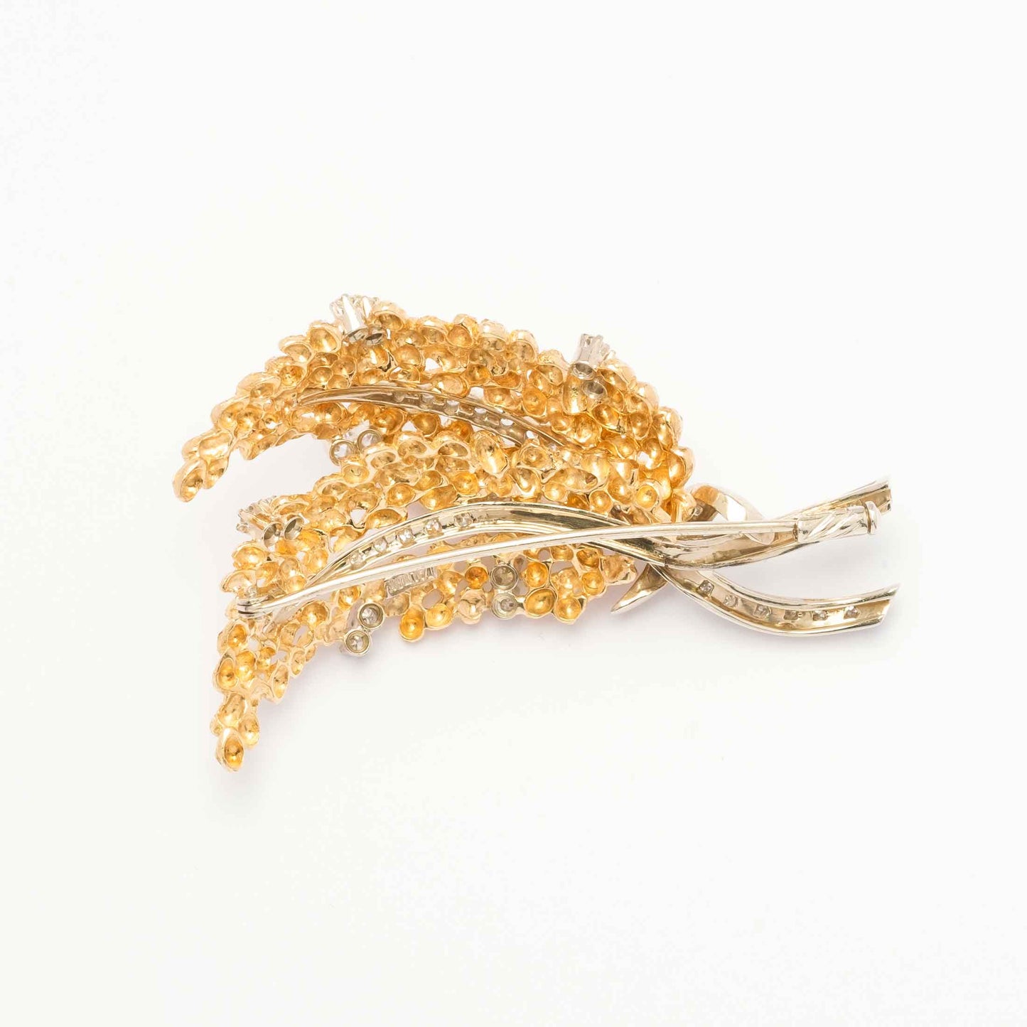 1960s diamonds and gold leaves brooch