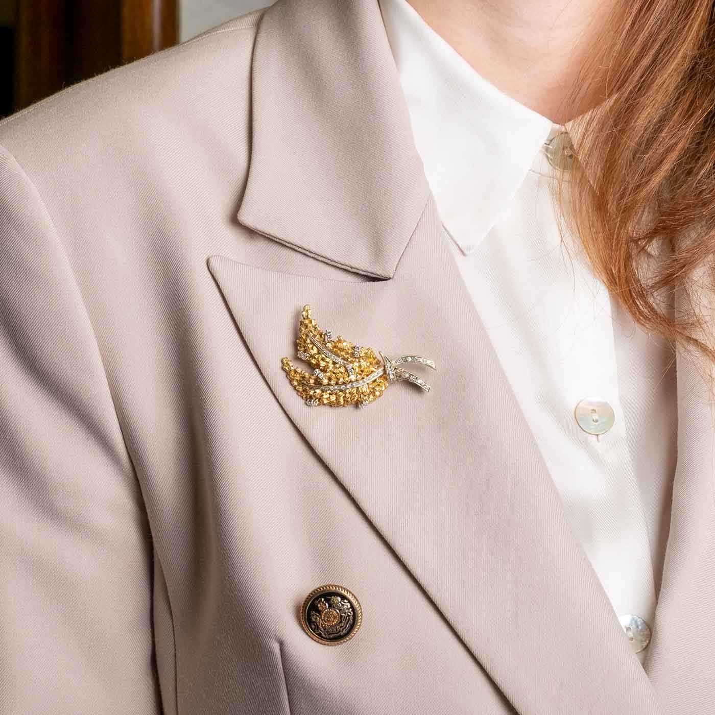 1960s diamonds and gold leaves brooch