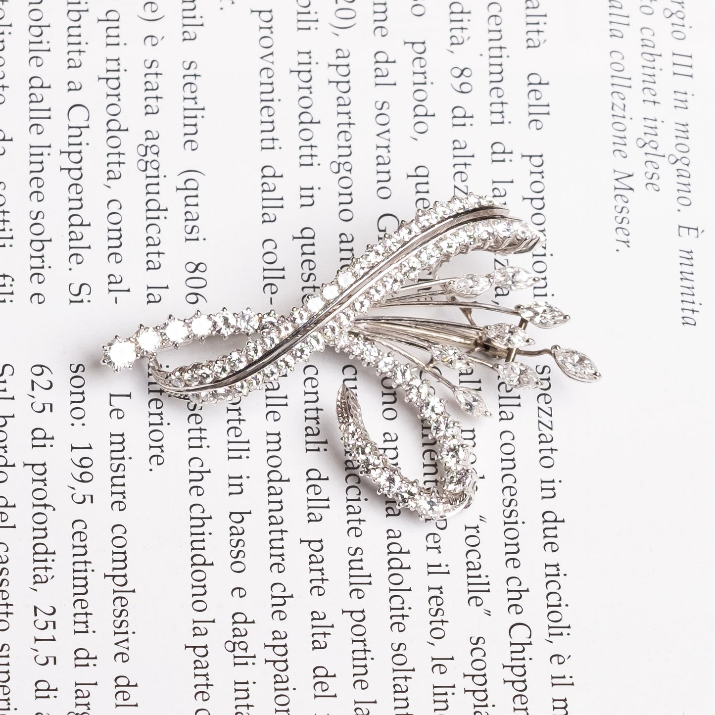 1970s White Gold and Diamonds brooch