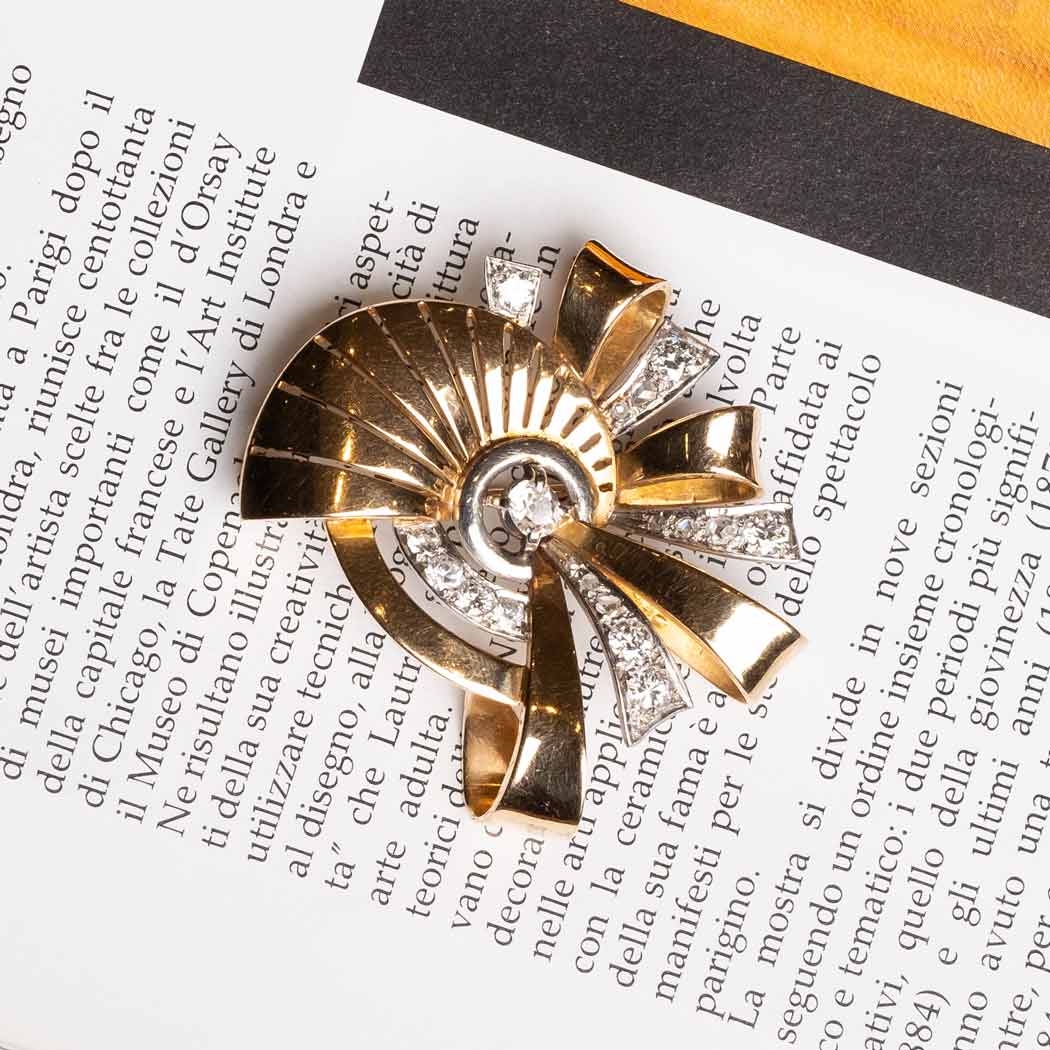 1940s period brooch in gold, platinum and diamonds