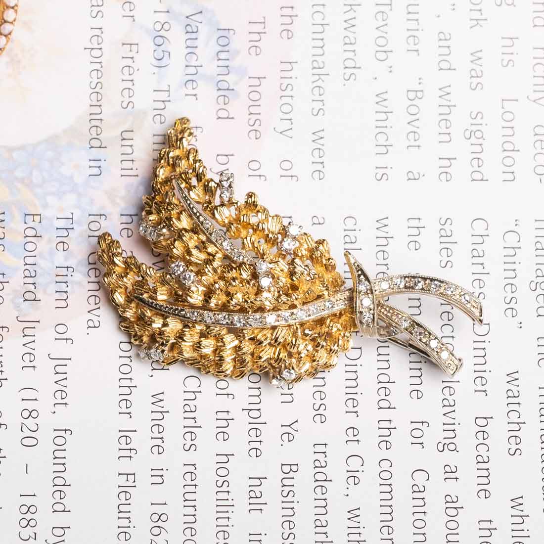1960s diamonds and gold leaves brooch