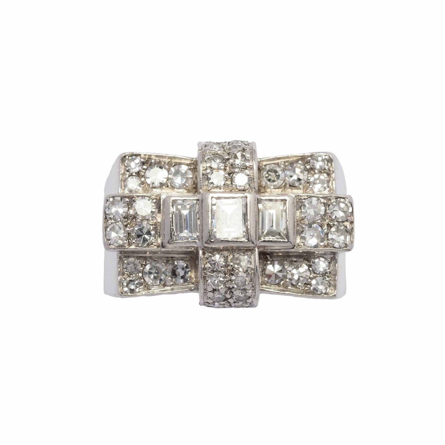 1940s cocktail ring in platinum and diamonds