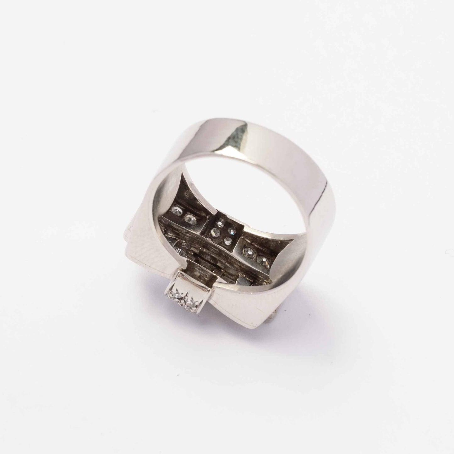 1940s cocktail ring in platinum and diamonds