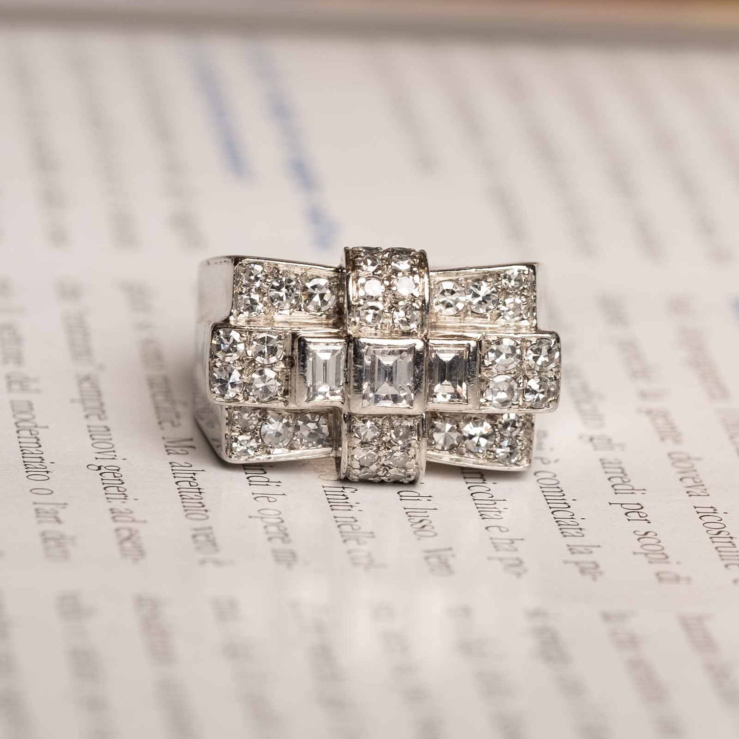1940s cocktail ring in platinum and diamonds