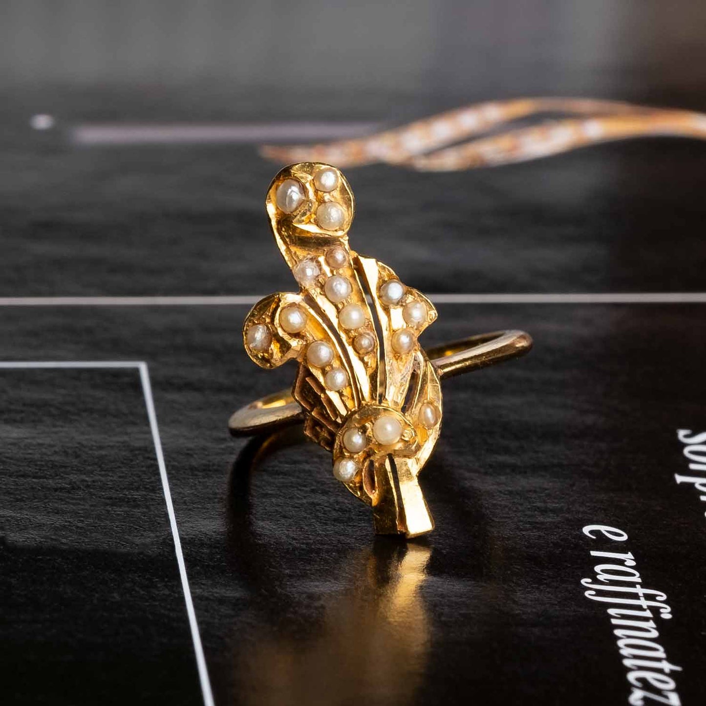 Vintage ring in gold with micro pearls