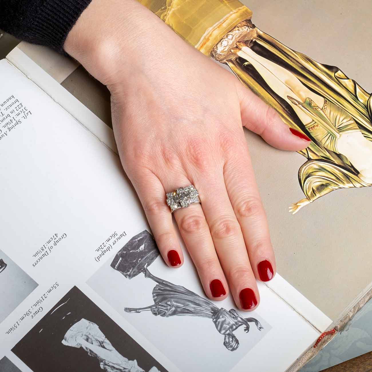 1940s cocktail ring in platinum and diamonds
