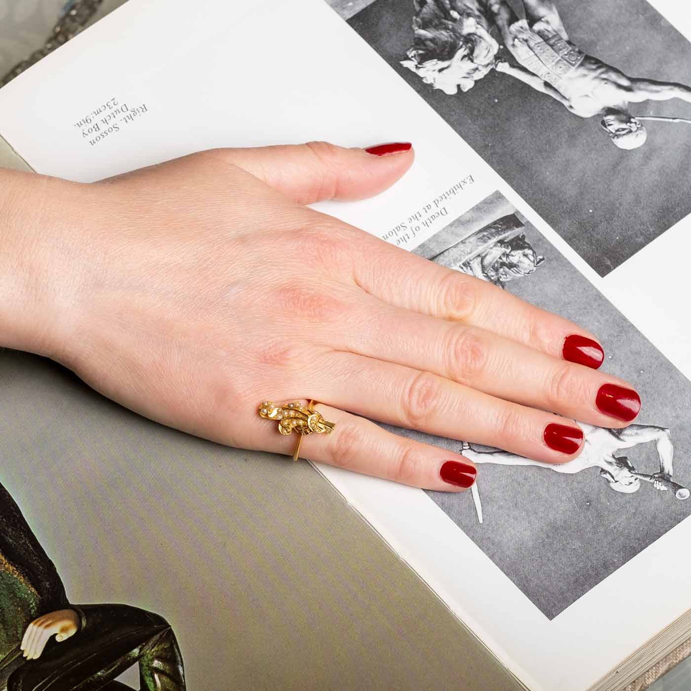 Vintage ring in gold with micro pearls