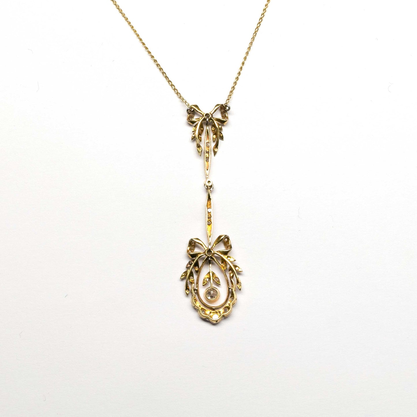 Elegant Art Deco Necklace with Diamonds