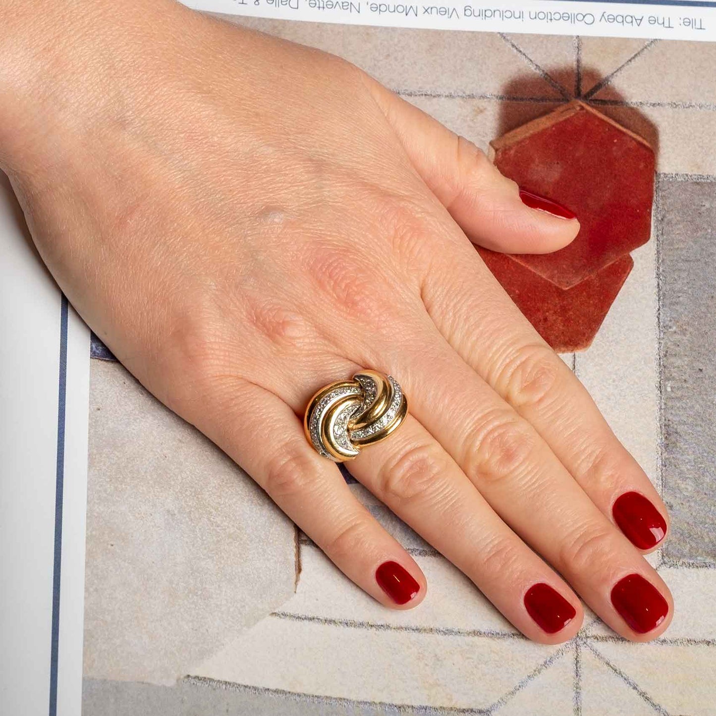 1950s Knot Ring in 18ct Yellow and White Gold with Old-Cut Diamonds