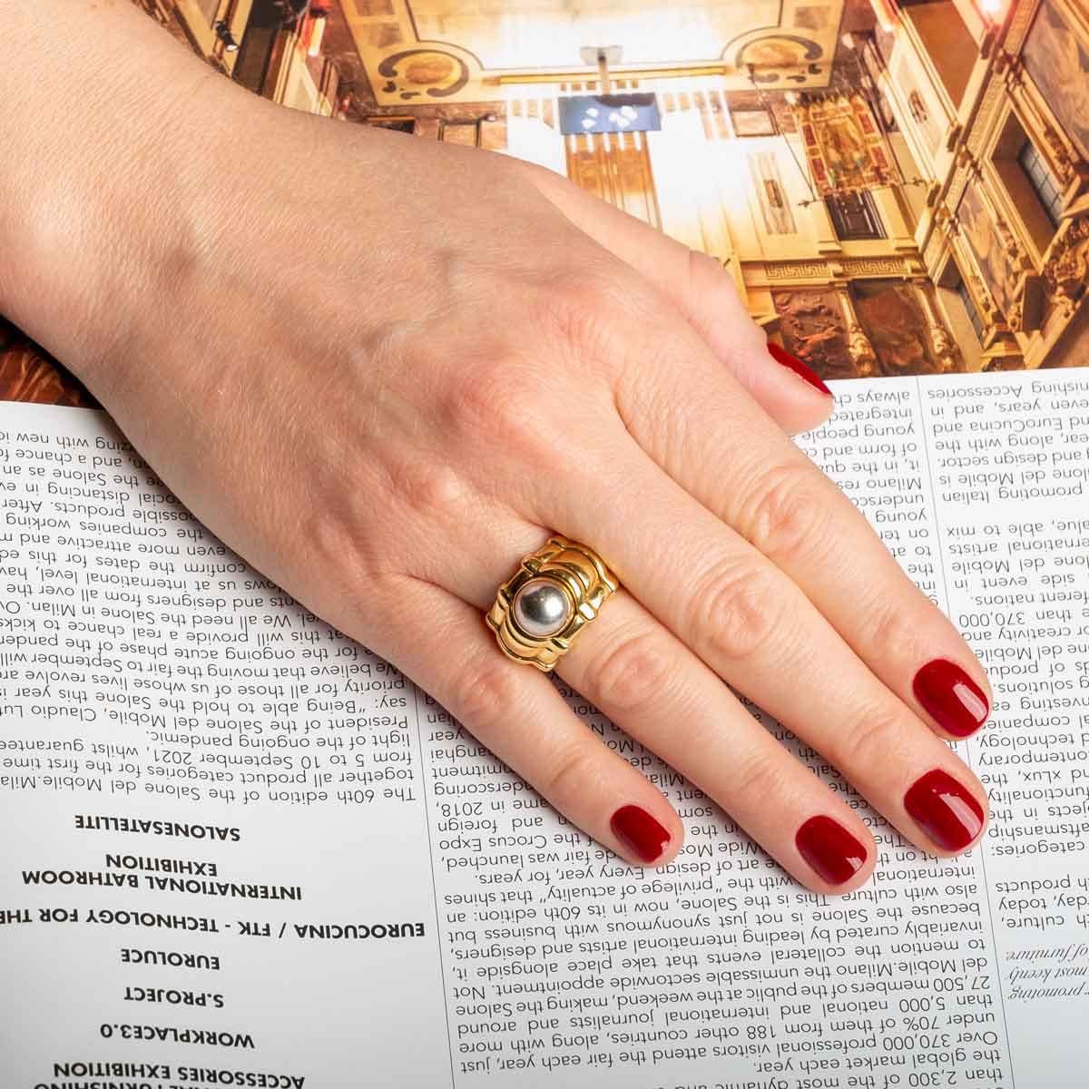 Vintage Piaget Wide Band Ring in 18kt Gold with Hematite – Year 1991