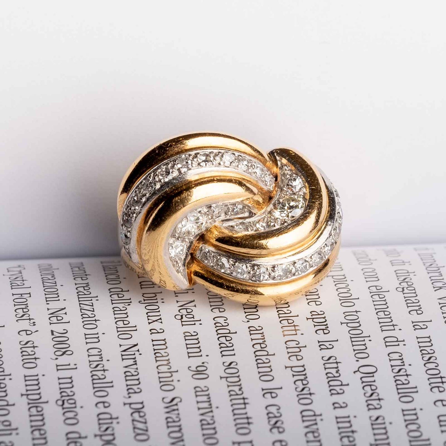 1950s Knot Ring in 18ct Yellow and White Gold with Old-Cut Diamonds