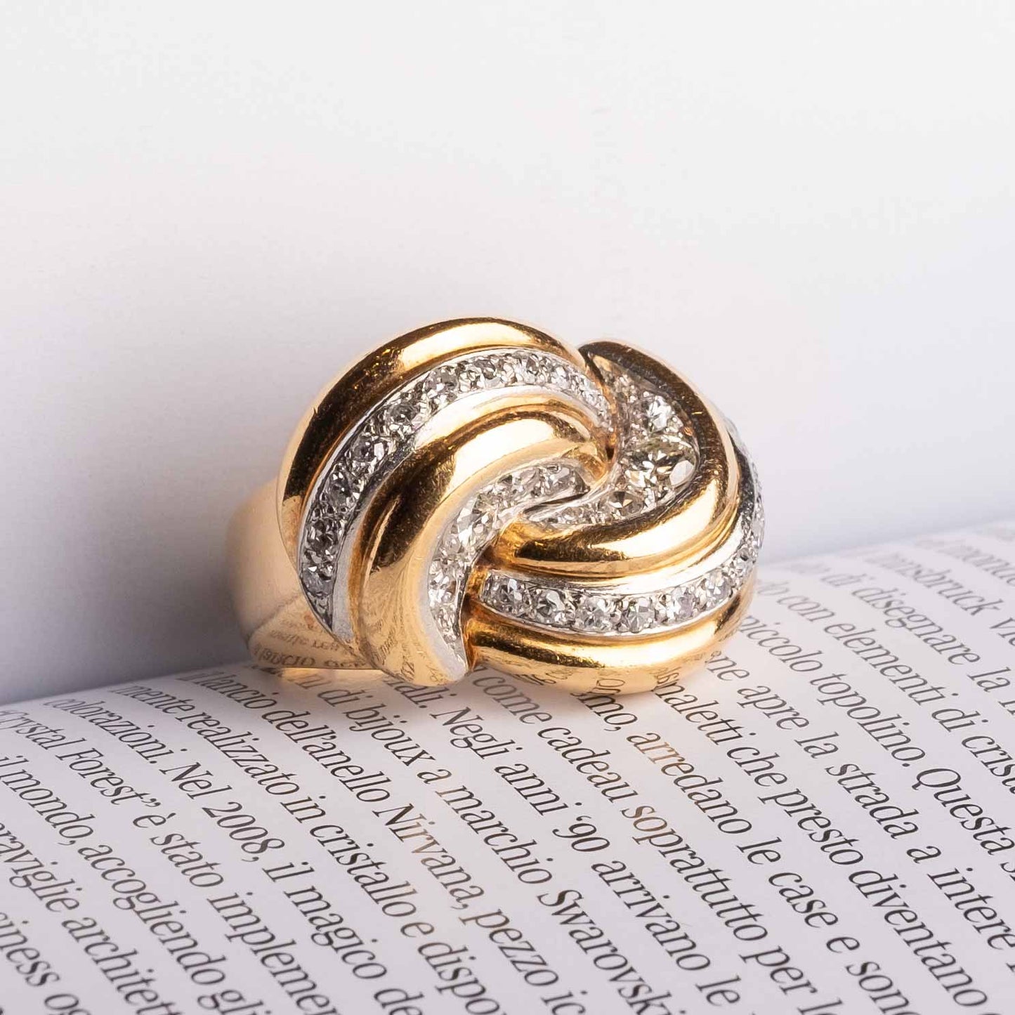 1950s Knot Ring in 18ct Yellow and White Gold with Old-Cut Diamonds