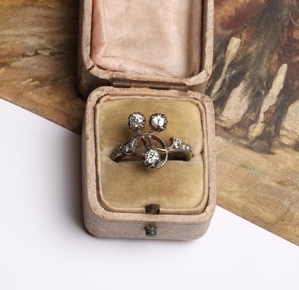 Art Nouveau 3 Diamond Ring