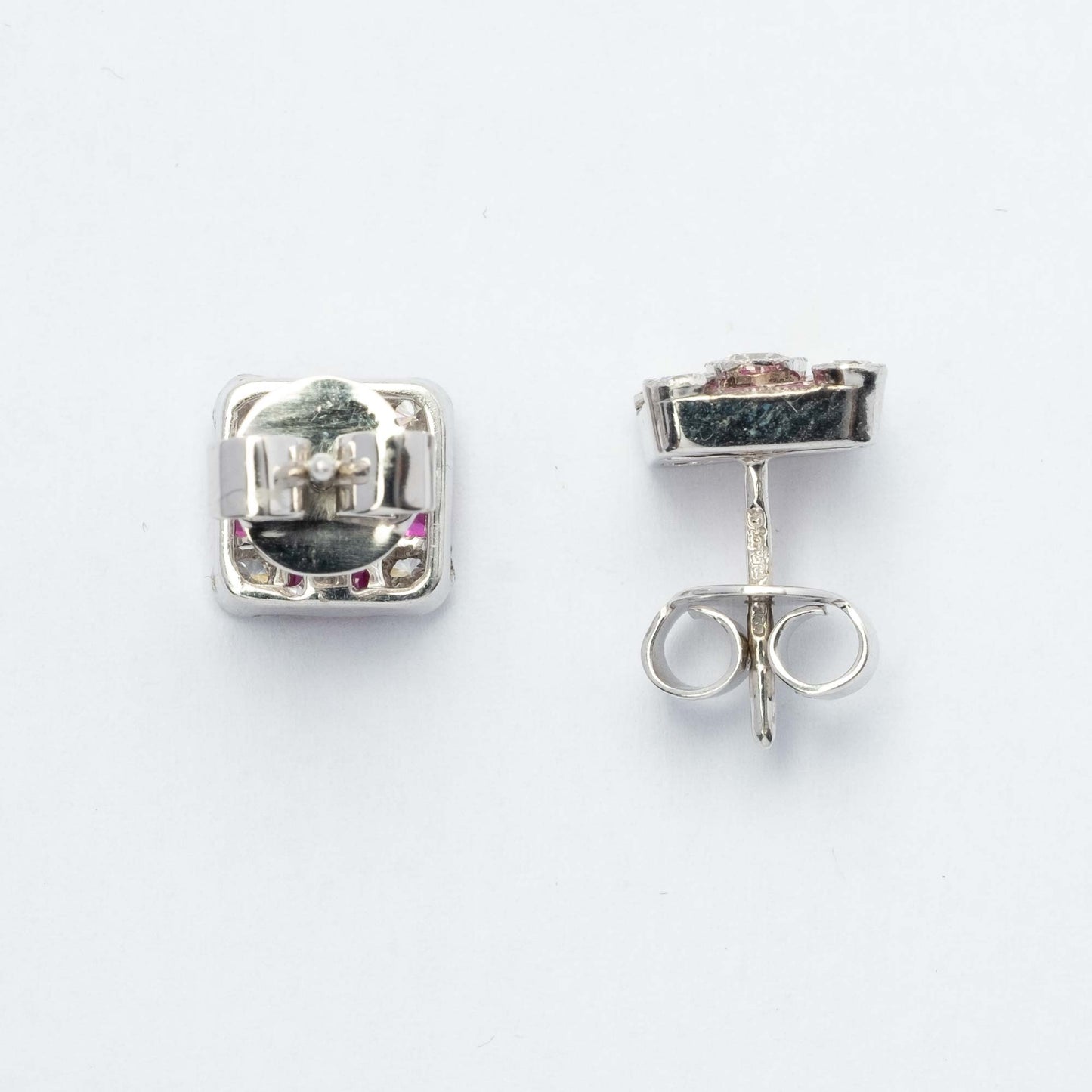 Orecchini Vintage in Oro Bianco 18ct con Diamanti e Rubini – Ispirazione Déco
