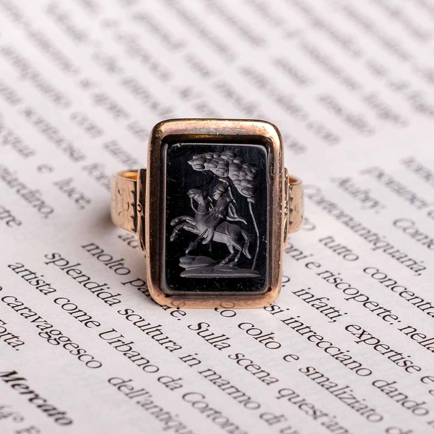Anello Sigillo Antico Fine ’800 in Oro 9ct con Onice Inciso a Mano