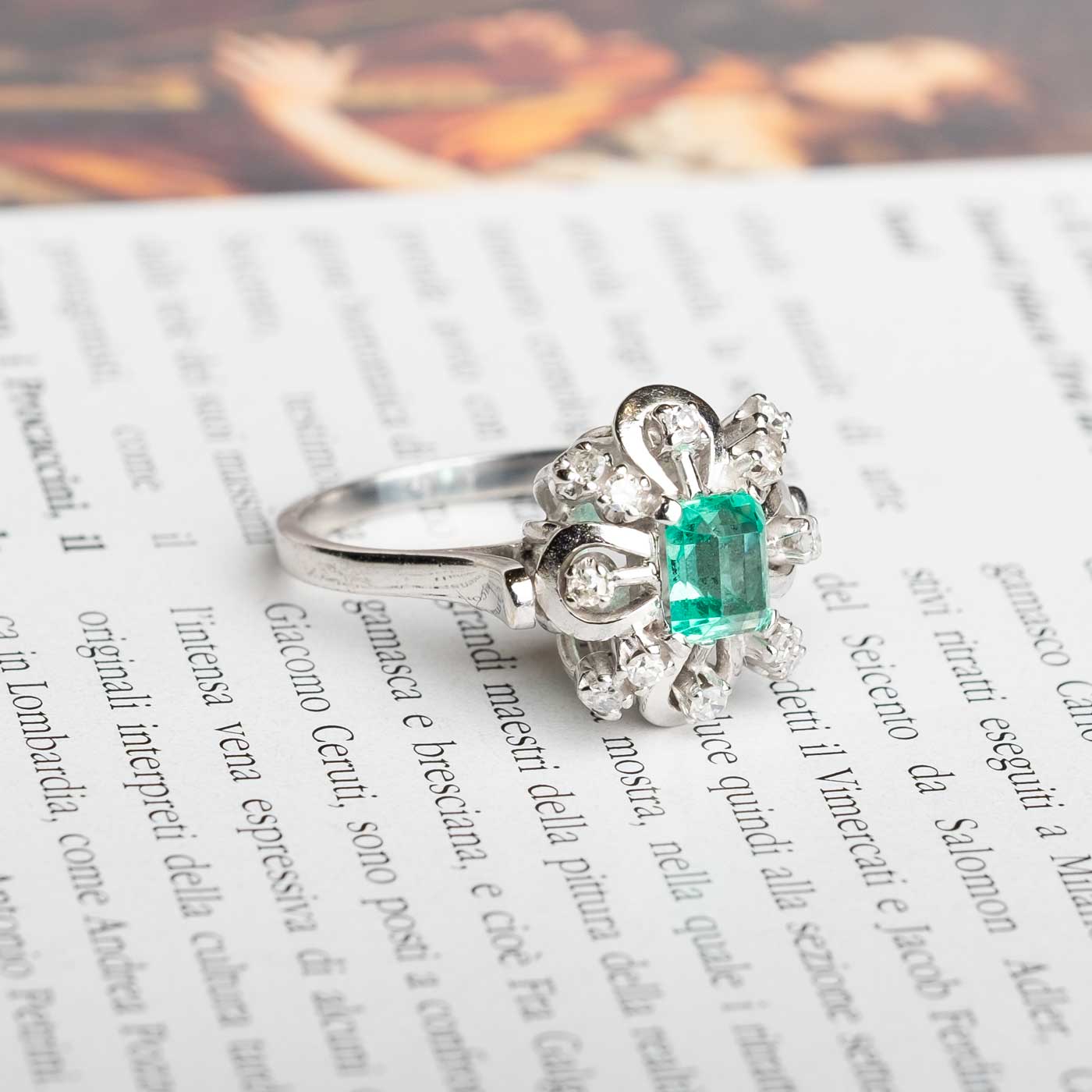 Anello Anni ’60 in Oro Bianco con Diamanti e Smeraldo Naturale