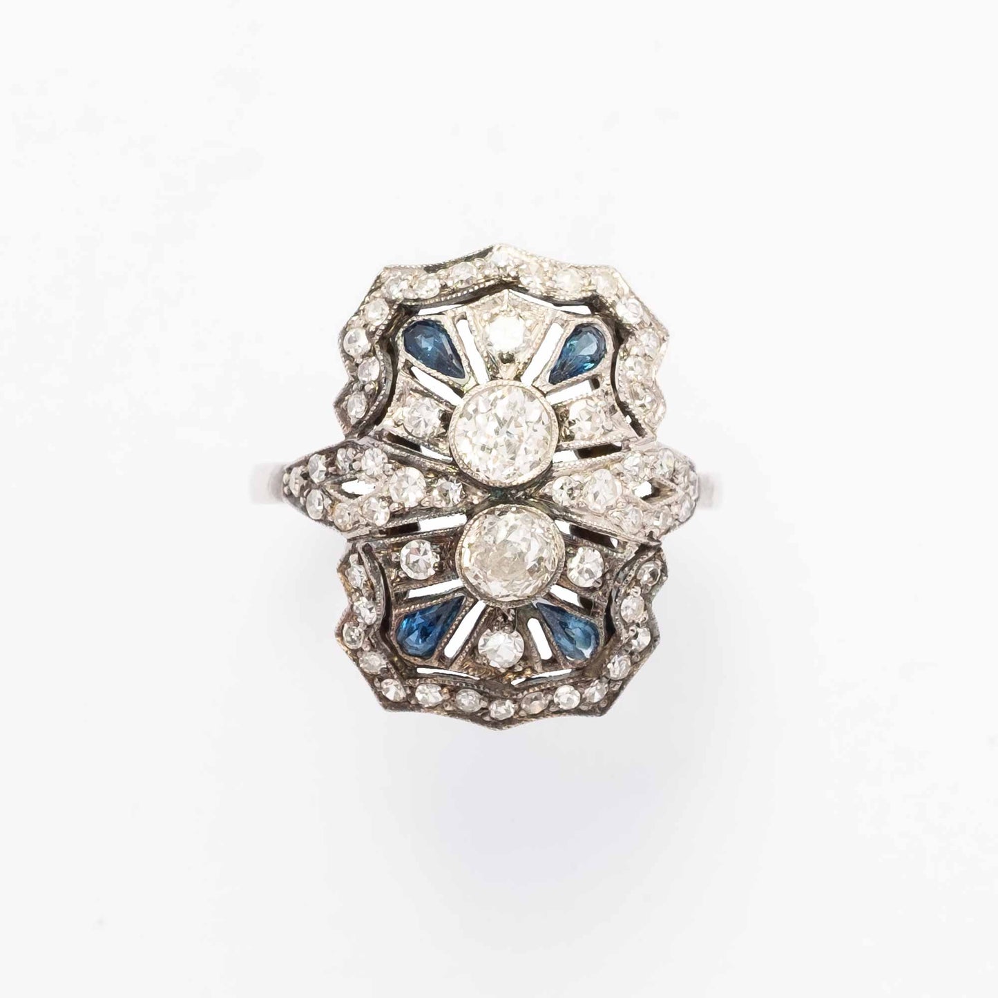 Anello Déco in Platino con Diamanti Taglio Antico e Zaffiri Calibrati