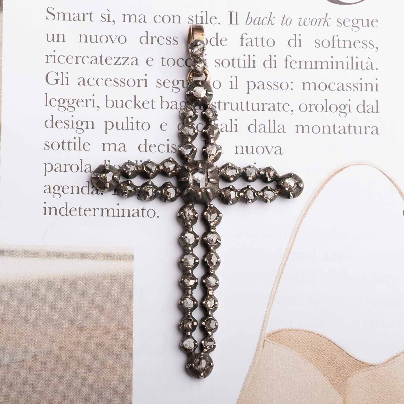 Affascinante Croce Pendente Antica della Prima Metà del XIX Secolo con Rose di Diamante