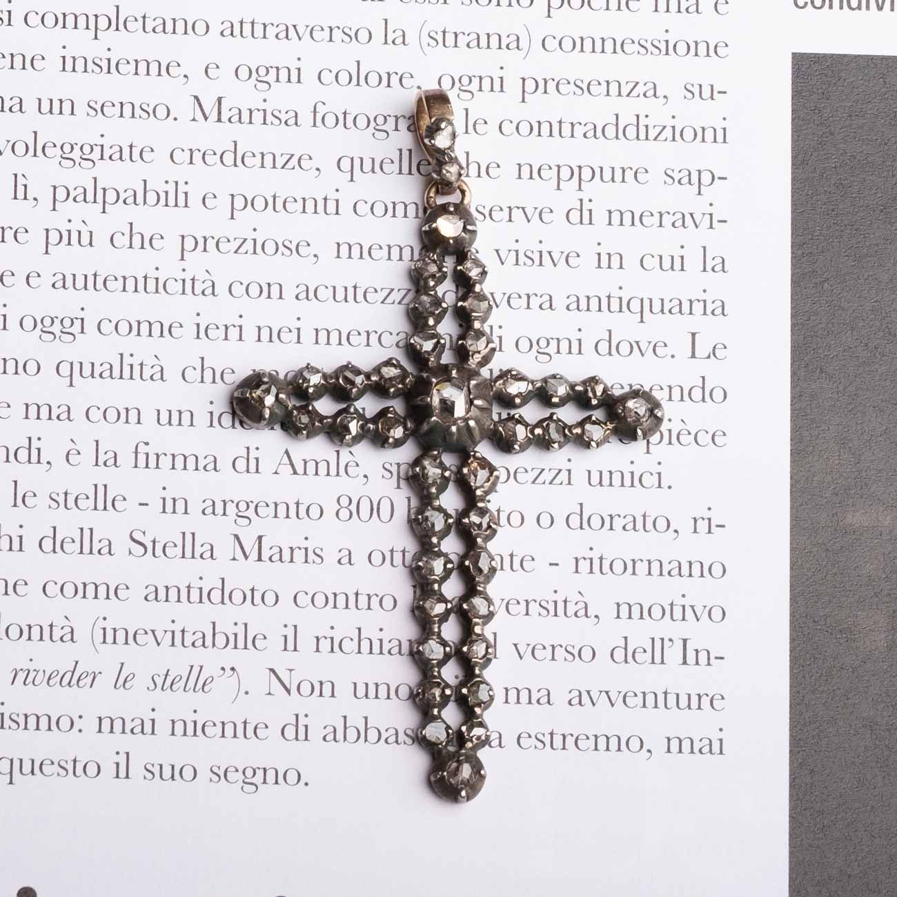 Affascinante Croce Pendente Antica della Prima Metà del XIX Secolo con Rose di Diamante